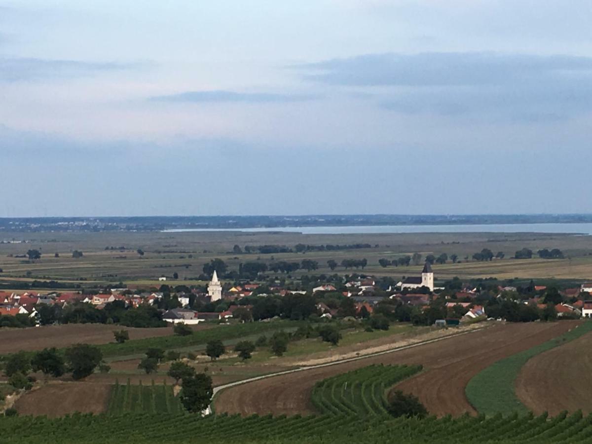 Ferienhaus Beim Turm Breitenbrunn am Neusiedler See Exterior foto